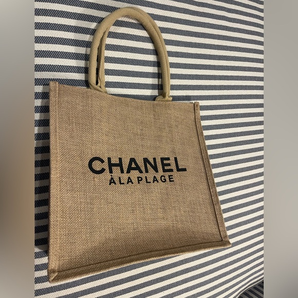 CHANEL “À La Plage” (🇫🇷🥖French: At The Beach) Beauty Jute Tote Bag - Picture 3 of 5